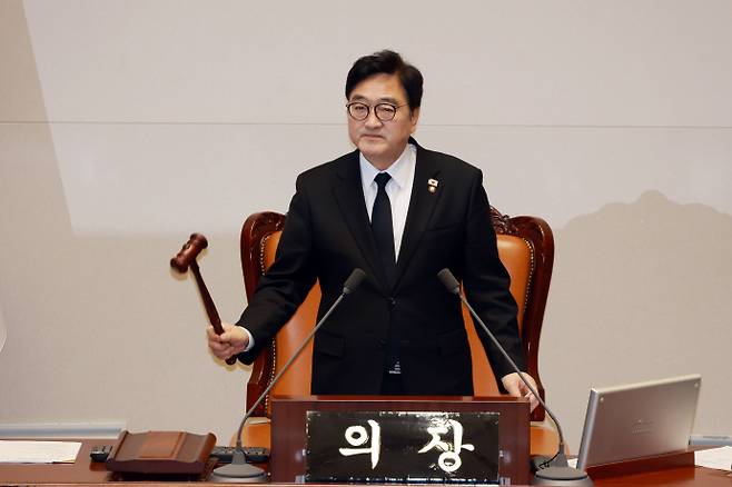 우원식 국회의장이 29일 서울 여의도 국회에서 본회의를 개의하고 있다./뉴시스
