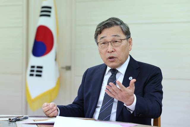 정근식 서울특별시교육감이 전북일보와의 인터뷰에서 AI(인공지능) 시대에 대응하는 서울특별시교육청의 주요 정책 및 비전을 설명하고 있다. /서울특별시교육청 제공