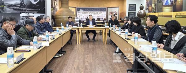 울주문화재단(대표이사 이춘근)이 2026 울산옹기축제의 성공적인 개최를 위해 12일 외고산 옹기마을에서 축제협의체 회의를 개최했다.