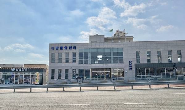 수서권역 창조적마을만들기사업으로 조성한 이팝문화센터와 도담도담카페는 다양한 공동체 활동을 펼치는 거점공간으로 활용하고 있다. /양산도시재생지원센터