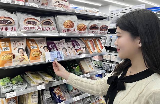 GS25가 가성비를 앞세운 '혜자로운 디저트' 시리즈를 선보였다. [사진=GS25]