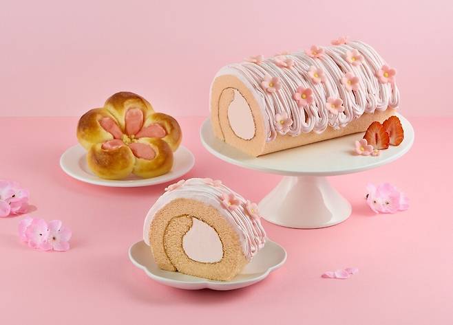 라한호텔 '벚꽃 베이커리' 판매 제품. [사진=라한호텔]