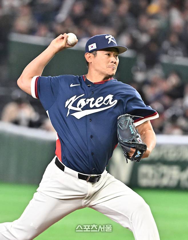 대한민국 야구대표팀의 노경은이 9일 일본 도쿄 도쿄돔에서 열린 2026 월드 베이스볼 클래식(WBC) 조별리그 호주와의 경기 2회말 등판해 힘차게 공을 던지고 있다. 2026. 3. 9.  도쿄(일본) | 박진업 기자 upandup@sportsseoul.com
