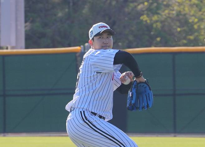 LG 손주영이 미국 애리조나 스프링캠프에서 불펜 피칭을 하고 있다. 사진 | LG 트윈스