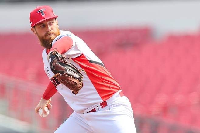 KIA 아담 올러가 12일 광주-기아 챔피언스필드에서 열린 SSG와 시범경기에서 역투하고 있다. 사진 | KIA 타이거즈