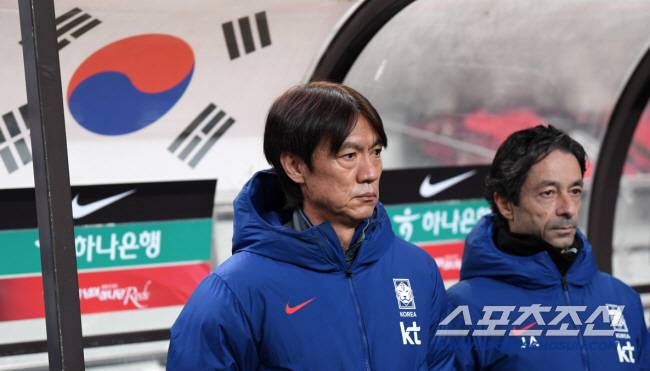 18일 서울월드컵경기장에서 열린 대한민국과 가나의 A매치 평가전. 홍명보 감독이 생각에 잠겨 있다. 상암=박재만 기자 pjm@sportschosun.com/2025.11.18/