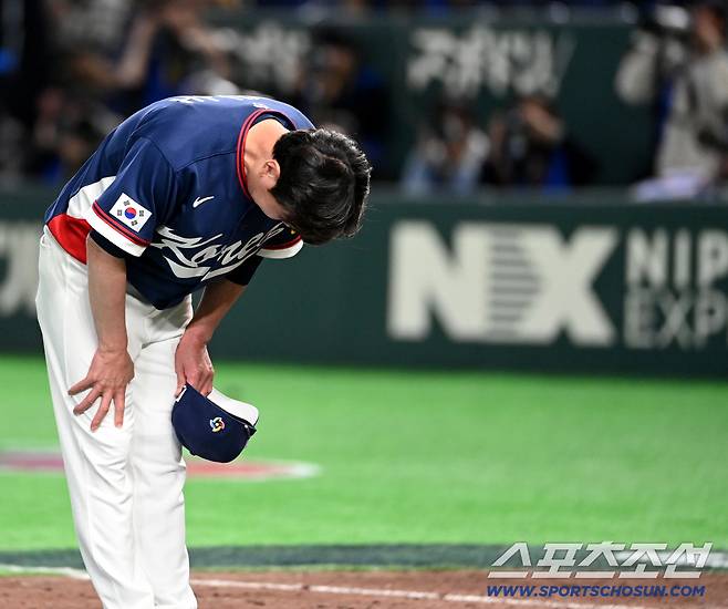 일본 도쿄돔에서 열린 WBC(월드베이스볼클래식) 한국과 호주의 경기, 한국이 승리하며 8강행을 확정했다. 류지현 감독이 인사를 하고 있다. 도쿄(일본)=허상욱 기자wook@sportschosun.com/2026.03.09/