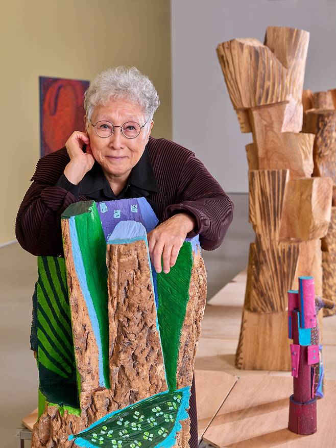 전시장에 선 김윤신. /호암미술관