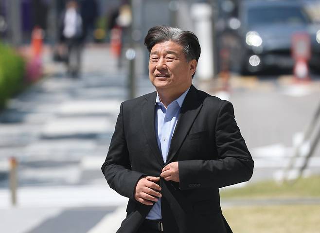 ‘11억원 불법 대출’ 의혹으로 1심에서 당선무효형을 선고받은 양문석 더불어민주당 의원(경기 안산시갑)이 29일 오후 경기 수원시 영통구 수원고등법원에서 열린 항소심 공판에 출석하고 있다. 2025.4.29 ⓒ 뉴스1