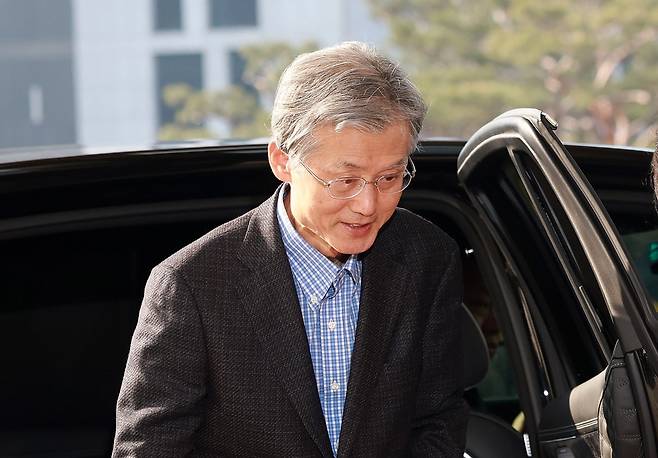 정부가 사법개혁 3법을 공포·시행한 12일 조희대 대법원장이 서울 서초구 대법원으로 출근하고 있다. 뉴스1