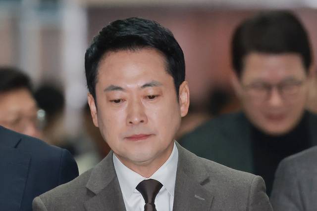 국민의힘 장동혁 대표가 12일 국회에서 열린 최고위원회의에 참석하고 있다. [연합뉴스]