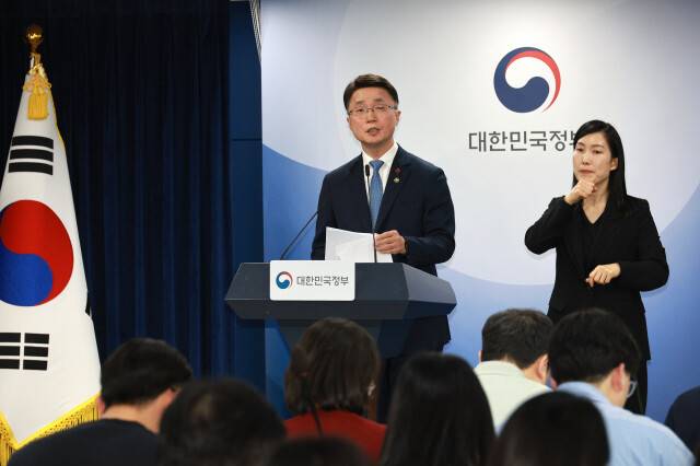 류제명 과학기술정보통신부 2차관이 1월15일 인공지능 주권 확립을 목표로 하는 ‘독자 AI 파운데이션 모델 사업’ 1단계 평가 결과를 발표하고 있다. 정용일 선임기자 yongil@hani.co.kr