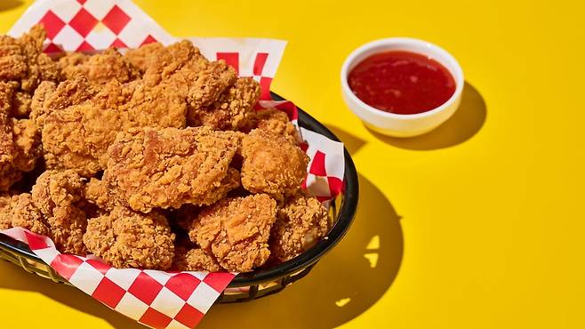 하림산업이 선보인 냉동치킨 브랜드 '맥시칸 치킨' 사진=하림산업