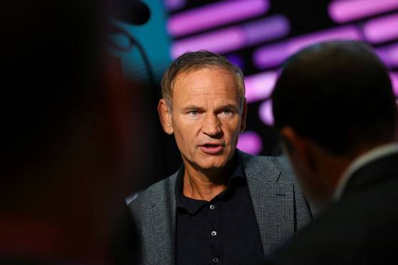 Volkswagen Group CEO Oliver Blume speaks to journalists on the press and media day of the IAA auto show in Munich, Germany, September 8, 2025. [REUTERS/YONHAP]