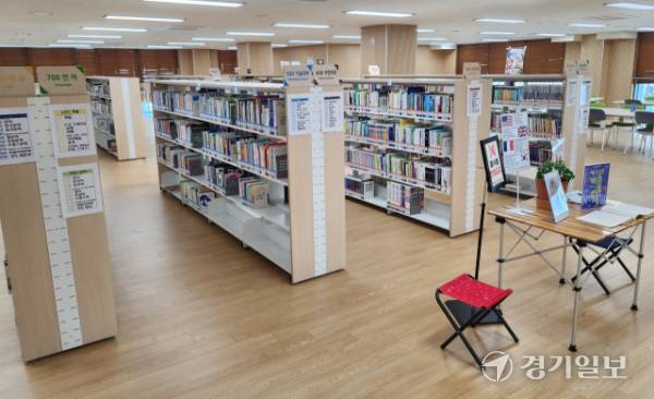 도서관 ‘보담재’ 내부. 박화선기자