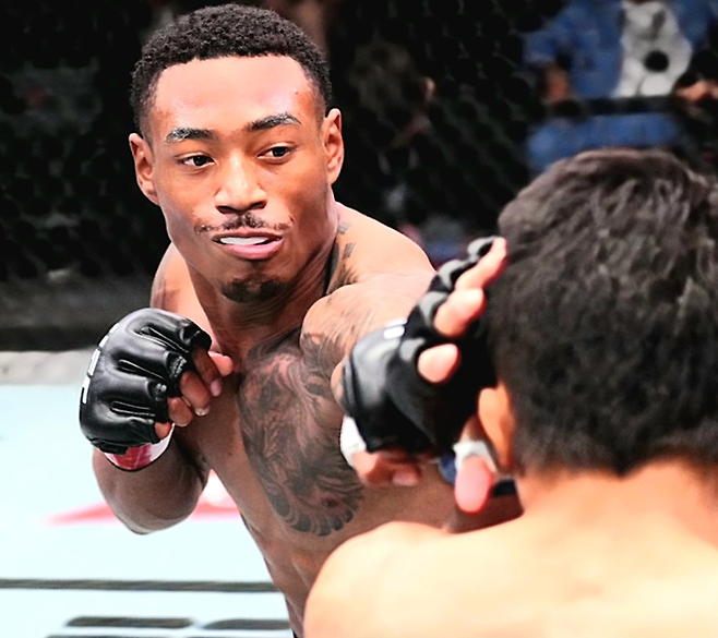 일라이자 스미스가 2025년 8월 미국 네바다주 엔터프라이즈의 메타 에이펙스에서 UFC 데뷔 2연승에 도전하고 있다. 사진=TKO