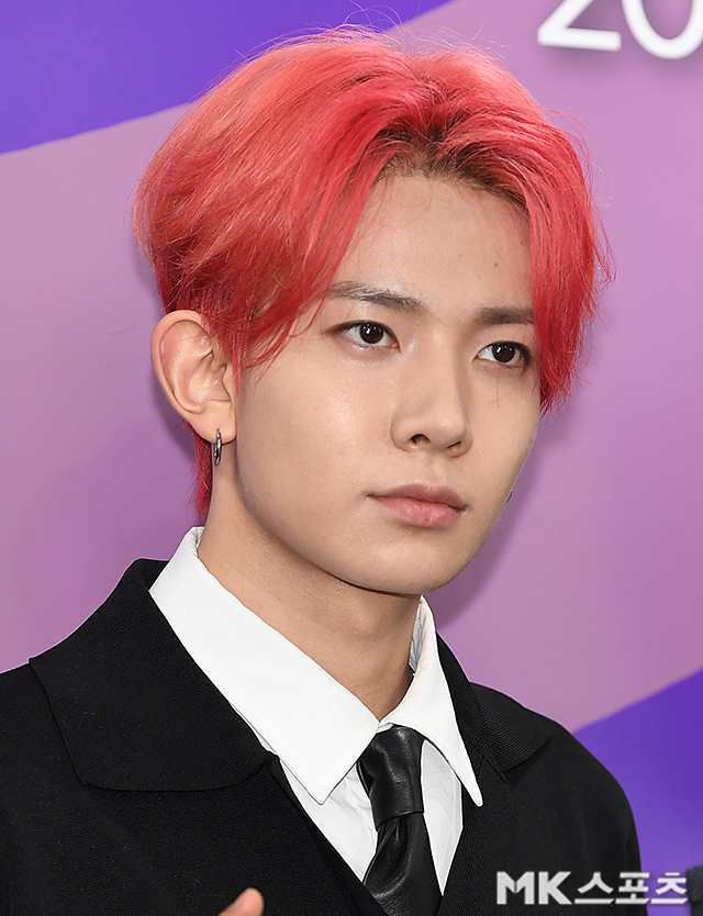 그룹 엔하이픈(ENHYPEN) 멤버 희승의 갑작스러운 탈퇴 선언 이후, 팬덤 내 ‘혼란’이 이어지고 있다. 예고 없던 기습 탈퇴의 충격은 거친 집단행동으로 번졌으며, 이에 따른 후폭풍은 갈수록 거세다. / 사진 = 천정환 기자