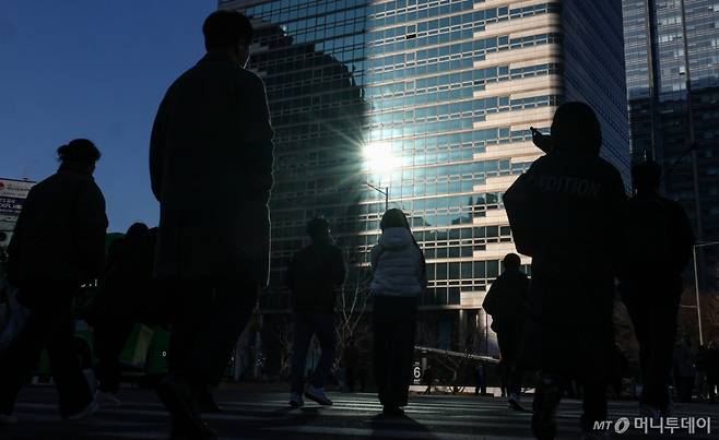 약 14억원의 금융 자산을 모아 45세에 조기 은퇴를 선언했던 한 남성이 불과 1년 만에 재취업에 나선 사연이 전해졌다. /사진=머니투데이 DB