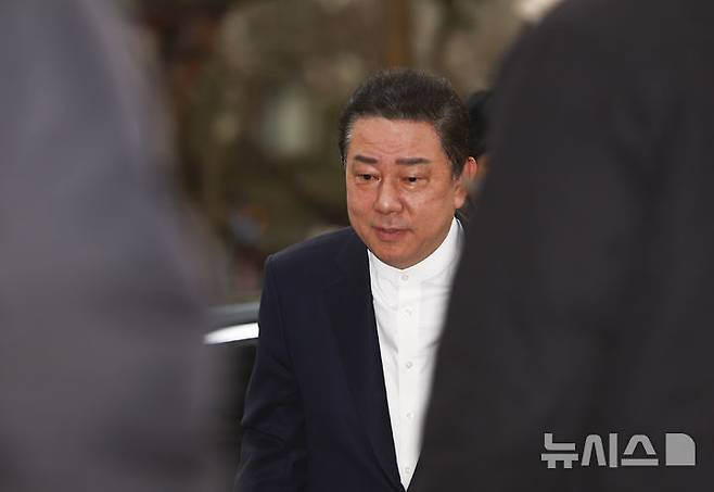 [서울=뉴시스] 김근수 기자 = 정치자금법 위반 등 각종 비위 의혹을 받는 김병기 무소속 의원이 11일 오전 서울 마포구 공공범죄수사대에서 열린 3차 피의자 조사에 출석하고 있다. 2026.03.11. ks@naver.com