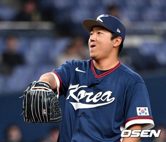 [OSEN=오사카(일본), 손용호 기자] 3일 일본 오사카 교세라돔에서 월드베이스볼클래식(WBC) 공식 연습 경기 한국 야구 대표팀과 오릭스 버팔로스의 경기가 열렸다.우리 대표팀은 연습 경기 2차전을 치른 뒤 5일 일본 도쿄돔에서 체코와 WBC 조별리그 1차전에서 격돌한다.4회말 무사에서 한국 송승기가 피치 클락 위반 판정에 아쉬워하고 있다. 2026.03.03 /spjj@osen.co.kr