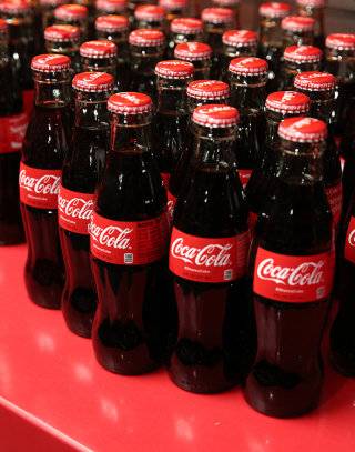 1960년대 후반 코카콜라는 유리병을 주 용기로 사용했다. Gettyimage