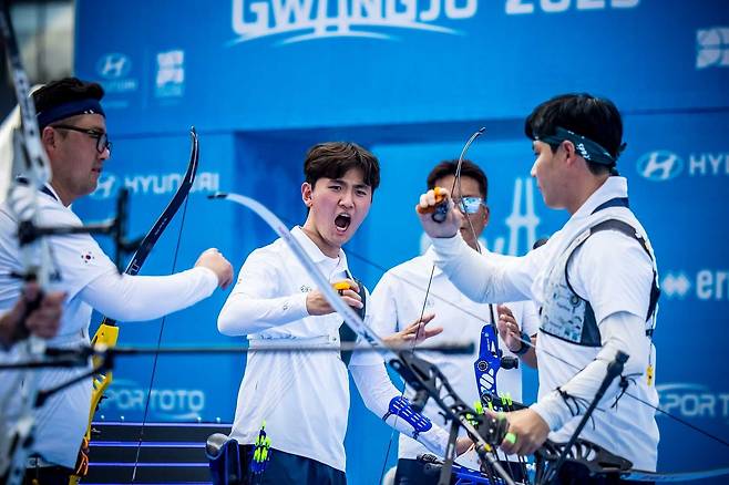 지난해 광주세계선수권에서 활약한 남자 양궁 리커브 국가대표 김우진·김제덕·이우석(왼쪽부터). 대한양궁협회 제공