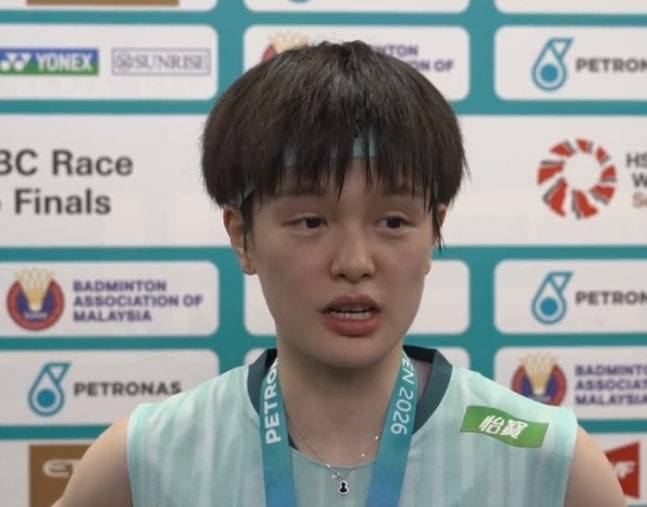 ▲왕즈이는 지난해 월드투어 파이널스 결승에서 안세영에게 패한 뒤 아쉬움에 눈물을 참지 못했다. 안세영 공포증에 치를 떨다 이제야 징크스를 깼다. 안세영의 36경기 무패 행진에 마침표를 찍은 선수로 이름을 남기게 됐다.&nbsp;