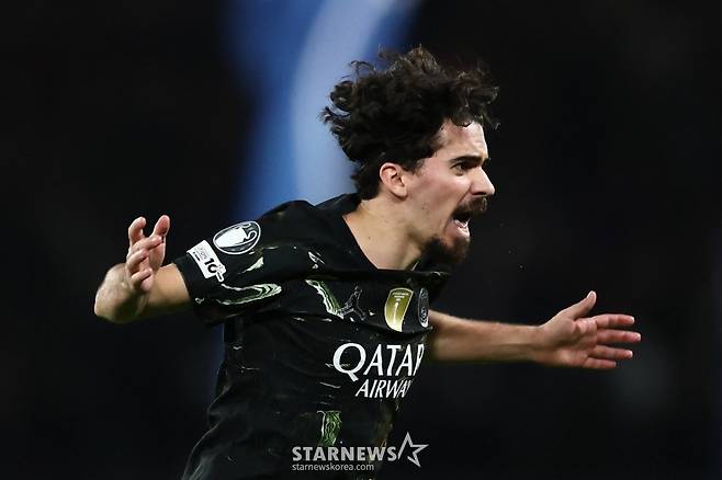 비티냐가 오전 5시(한국시간) 프랑스 파리의 파르크 데 프린스에서 열린 2025~2026시즌 유럽축구연맹(UEFA) 챔피언스리그(UCL) 16강 1차전 득점 후 세리머니하고 있다. /로이터=뉴스1