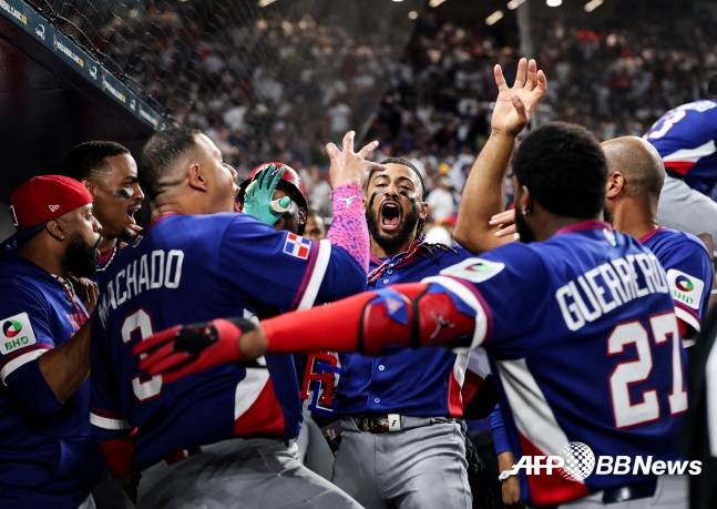 도미니카 대표팀 선수들이 기뻐하고 있다. /AFPBBNews=뉴스1