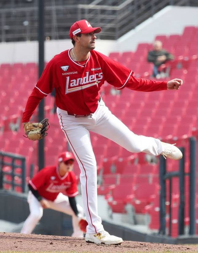 SSG 베니지아노가 투구를 하고 있다. /사진=SSG 랜더스 제공