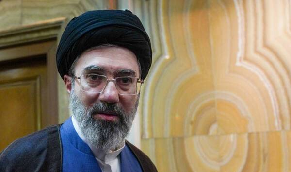 이란의 새로운 수장 모즈타바 하메네이는 호르무즈 해협 봉쇄를 강화할 것이라 밝혔다. [모즈타바 하메네이출처=연합뉴스]