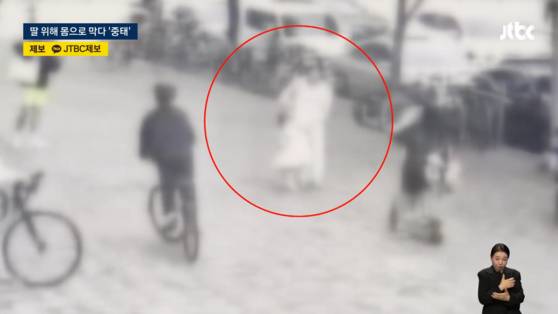 지난해 10월 18일 인천 송도동에서 발생한 무면허 킥보드 사고. 〈사진=JTBC 보도화면〉