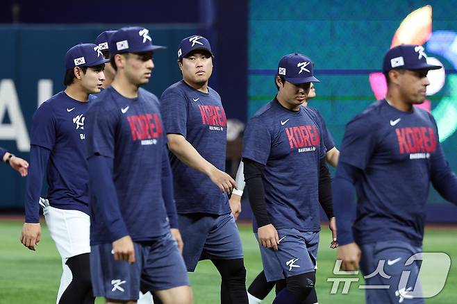 류현진, 이정후 등 대한민국 야구 대표팀 선수들이 12일 오후(현지시간) 미국 플로리다주 마이애미 론디포파크에서 2026 월드베이스볼클래식(WBC) 도미니카공화국과의 8강전을 하루 앞두고 공식훈련을 하고 있다. ⓒ 뉴스1 구윤성 기자