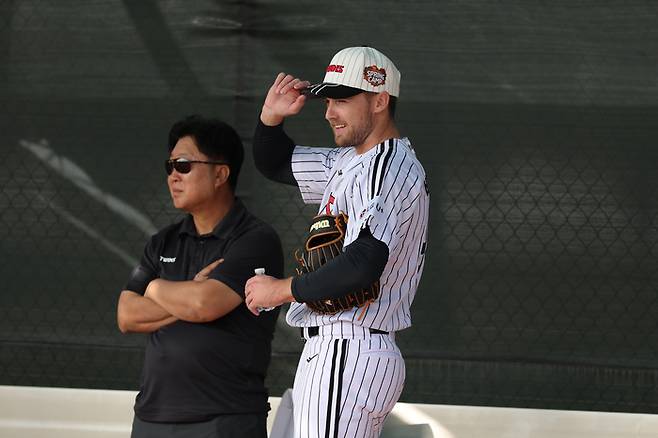 LG 톨허스트가 미국 애리조나 스프링캠프서 불펜투구에 임하고 있다. 사진 | LG 트윈스