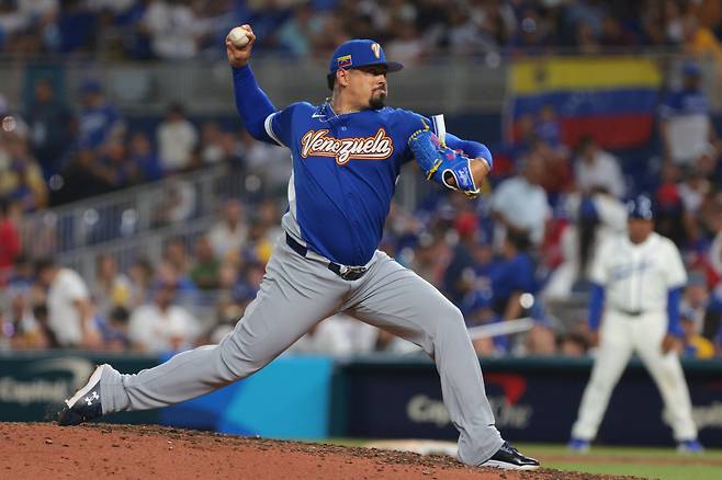 오릭스 마무리 투수 안드레스 마차도는 WBC 베네수엘라 대표다. 마차도가 10일 니카라과전에 등판해 투구하는 모습. 연합뉴스