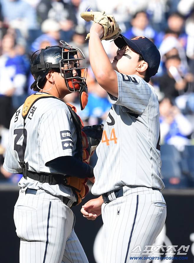 13일 대전 한화생명볼파크에서 열린 KBO리그 시범경기 한화와 삼성의 경기. 한화가 삼성에 승리했다. 경기 종료 후 승리의 기쁨을 나누고 있는 한화 김서현. 대전=송정헌 기자songs@sportschosun.com/2026.03.13/