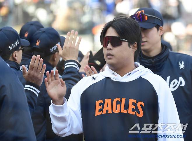 13일 대전 한화생명볼파크에서 열린 KBO리그 시범경기 한화와 삼성의 경기. 한화가 삼성에 승리했다. 경기 종료 후 동료들과 하이파이브를 나누고 있는 강백호. 대전=송정헌 기자songs@sportschosun.com/2026.03.13/
