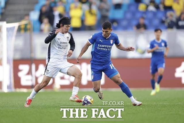 14일(토) 오후 2시 수원월드컵경기장에서 열리는 수원과 전남의 대결은 양 팀 사령탑 교체 후 첫 경기여서 더 관심을 끌고 있다./K리그
