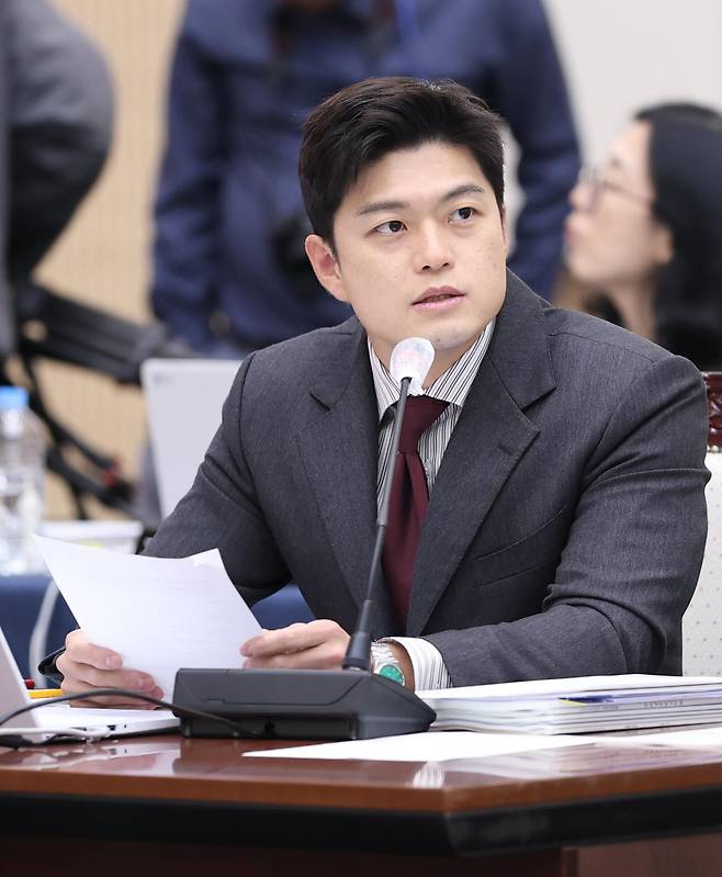 김용태 국민의힘 의원이 지난해 10월 전북 전주시 전북대학교 진수당에 열린 국회 교육위원회 국정감사에서 질의를 하고 있다. 뉴스1