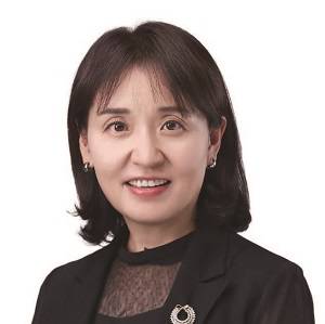 조수정 고려대 법학전문대학원 교수 - 서울대 외교학, 컬럼비아대 국제관계학 석사, 고려대 법학 박사, 전 산업통상부 통상정책총괄과장조수정 - 고려대 법학전문대학원 교수, 서울대 외교학, 컬럼비아대 국제관계학 석사, 고려대 법학 박사, 전 산업통상부 통상정책총괄과장