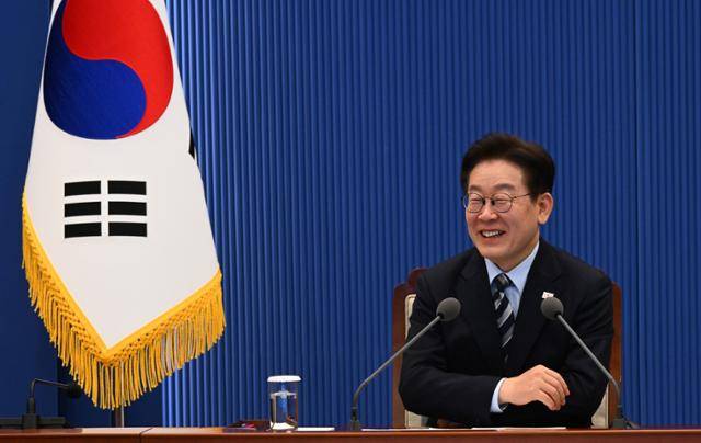 이재명 대통령이 12일 청와대에서 열린 수석보좌관회의에서 발언하고 있다. 왕태석 선임기자