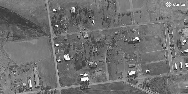 11일(현지시간) 위성업체 반토르(Vantor)가 공개한 위성사진. 이란 테헤란 남쪽 약 30km 지점에 있는 하키마바드 군사 기지가 공습을 받아 건물들이 파손된 모습이 보인다. AFP=연합뉴스