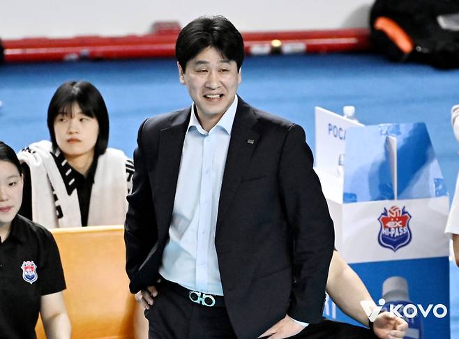 김종민 한국도로공사 감독. 한국배구연맹 제공