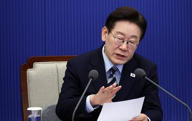 이재명 대통령이 12일 청와대에서 열린 수석보좌관회의에서 발언하고 있다. 연합뉴스