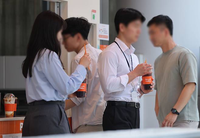 서울 여의도 직장인들 모습. 기사 내용과는 무관함. [연합뉴스]