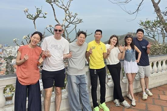 붕따우 전망대에서 기념촬영한 SK렌터카 선수단. (사진= SK렌터카 제공)