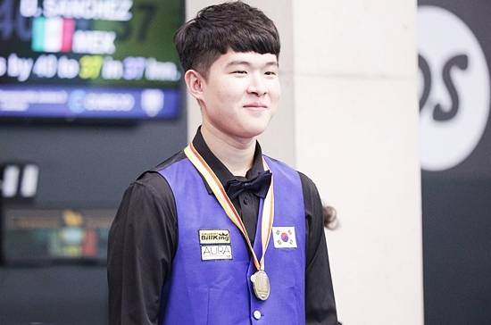 첫 출전에 공동3위에 입상한 김도현이 시상식에서 미소를 짓고 있다. (사진=SOOP)