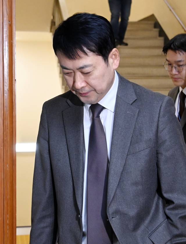 리더십 위기  : 장동혁 국민의힘 대표가 13일 오전 국회에 출근하고 있다. 이정현 국민의힘 공천관리위원장은 전날 밤 당에 사퇴 의사를 밝혔다.  곽성호 기자