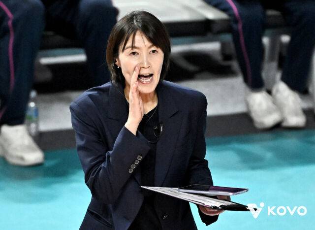 흥국생명 요시하라 토모코 감독/KOVO