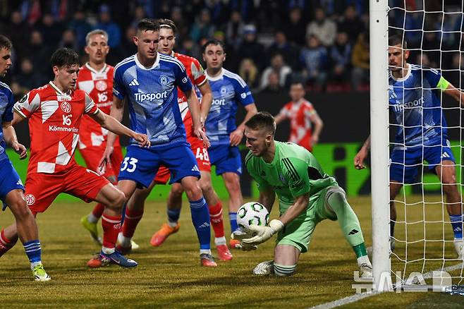 [올로모우츠=AP/뉴시스] 독일 프로축구 분데스리가 마인츠 선수단. 2026.03.12.